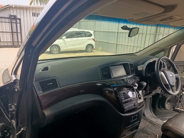 Dashboard Mobil Elgrand