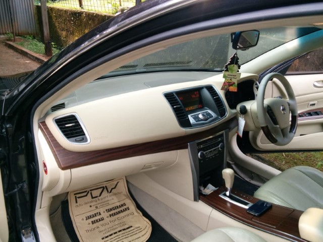 Dashboard Mobil Teana